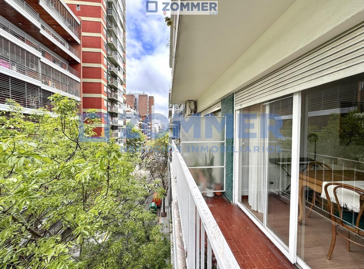Foto de VENTA Departamento de 3 Ambientes con Cochera – Belgrano | Piso alto, imagen 2