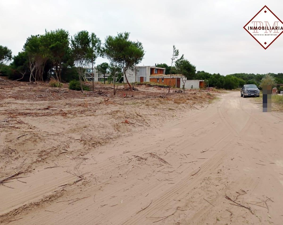 Venta de Lotes en Costa Esmeralda, a 150 m del Mar. Barrio Privado con Salida a La Playa. 4