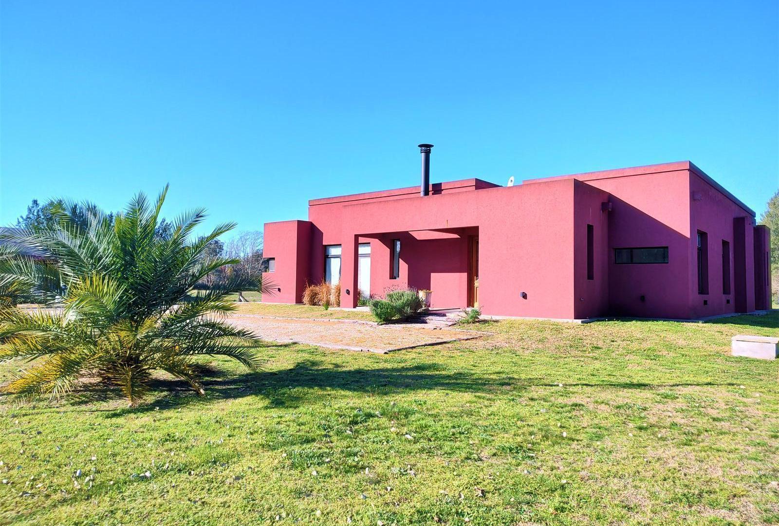 ALQUILER Casa con piscina barrio cerrado en Campos de Roca I