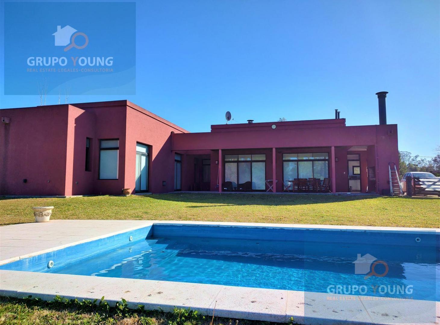 Foto de VENTA Casa con piscina barrio cerrado en Campos de Roca I, imagen 3