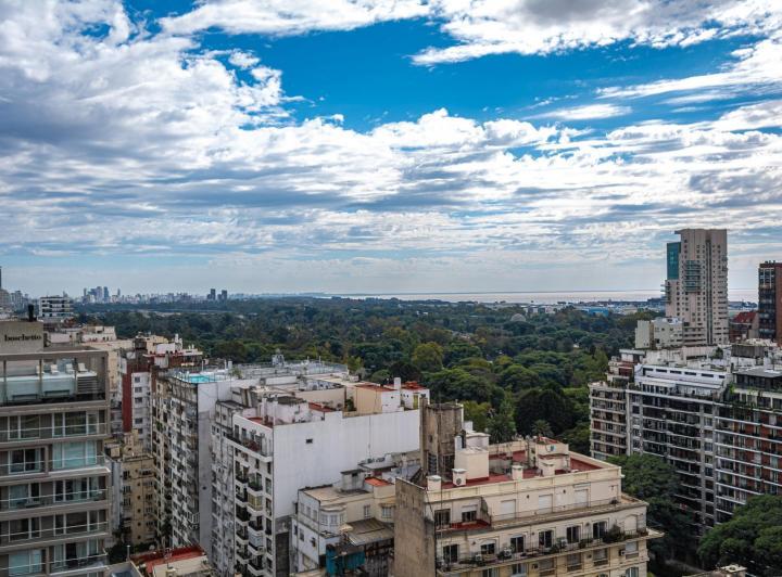 OPORTUNIDAD para RECICLAR con vista panoramica - 3 cocheras fijas - Seguridad 24hs y TERRAZA 2