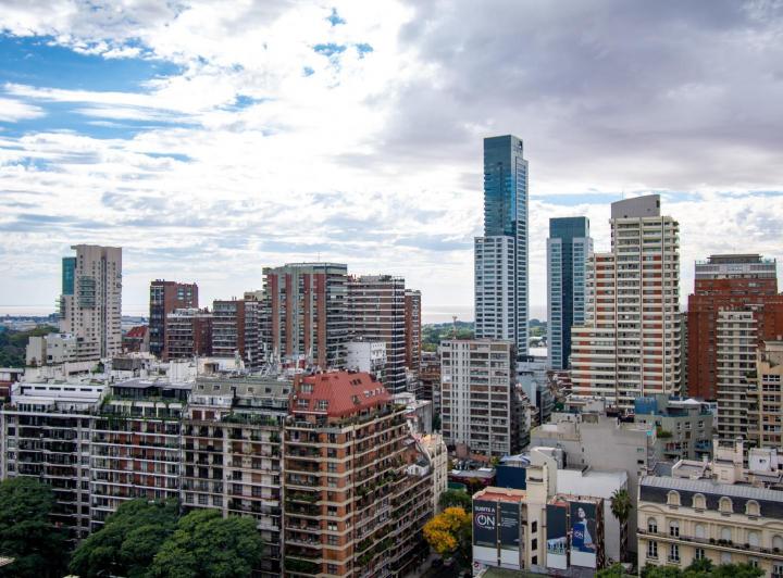 OPORTUNIDAD para RECICLAR con vista panoramica - 3 cocheras fijas - Seguridad 24hs y TERRAZA 1
