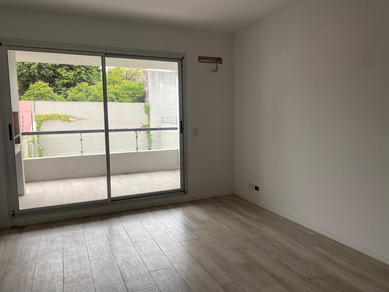 Impecable 2 amb - BALCÓN con Parrilla - patio interno en Edificio moderno