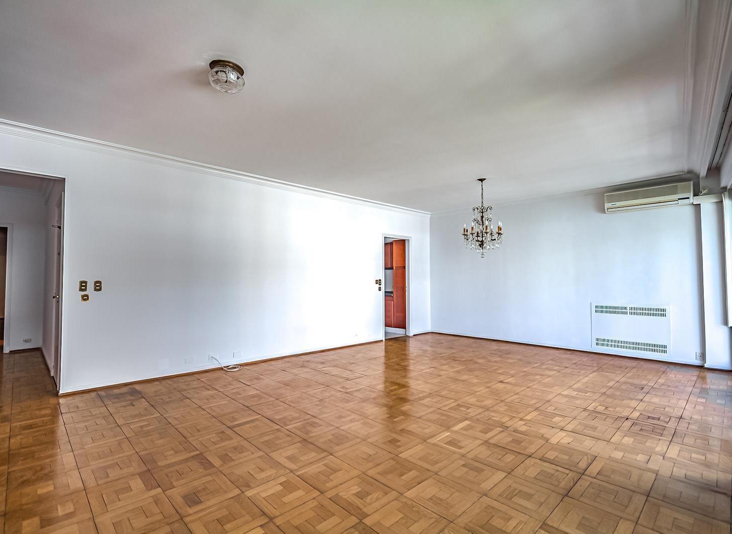 Foto de VENTA PISO DE CATEGORIA FRENTE Al PALACIO DUHAU CON COCHERA, imagen 3