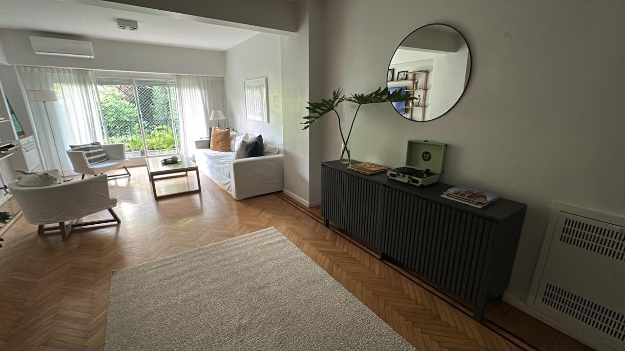 IMPECABLE 5 amb - Hecho a nuevo con balcón y TOTEM en Recoleta