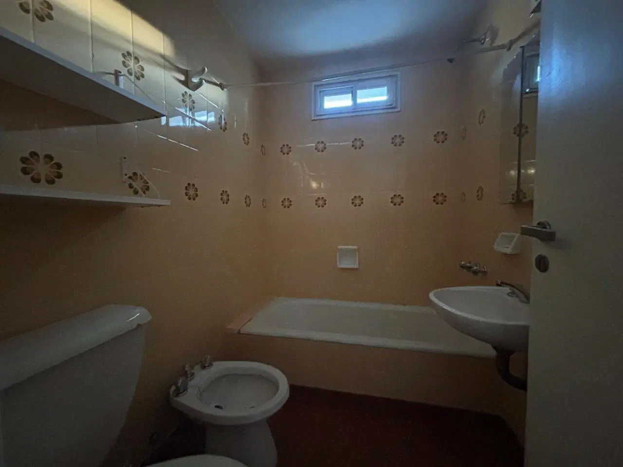 LAS HERAS Y BILLINGHURST – MONOAMBIENTE C/COCINA Y BAÑO COMPLETO – VIVENDA-APTO PROF 4