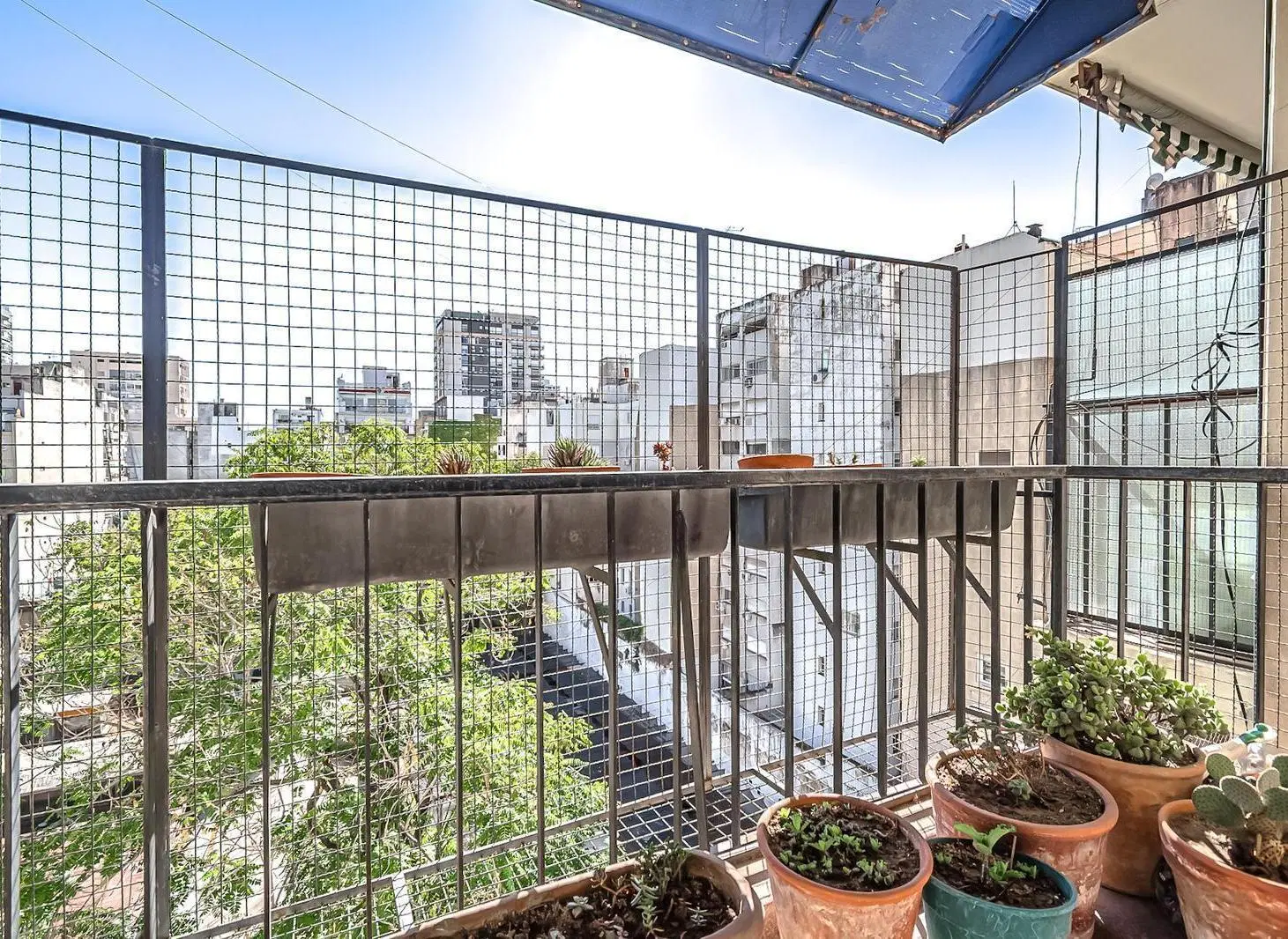 Plaza Vicente Lopez - Piso alto en Contrafrente a pulmón abierto - SUPER LUMINOSO - SEG 24 hs. 1