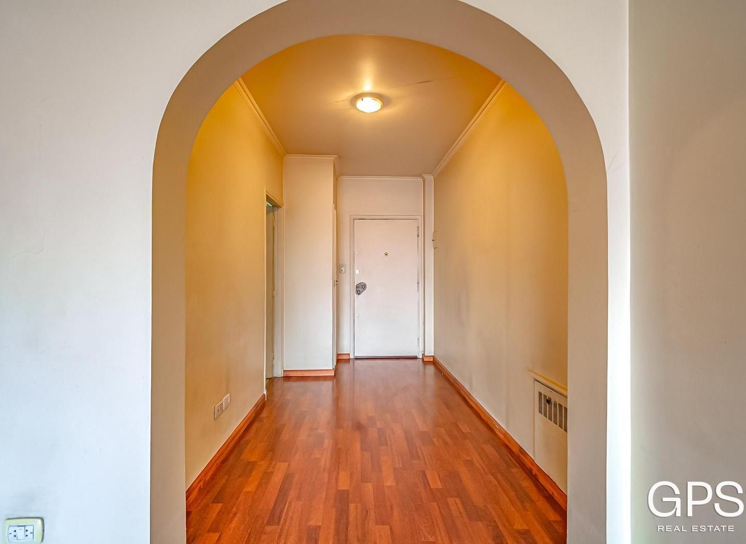 Foto de OPORTUNIDAD para RECICLAR - Piso Alto con Balcón y Vista Abierta -3, imagen 3