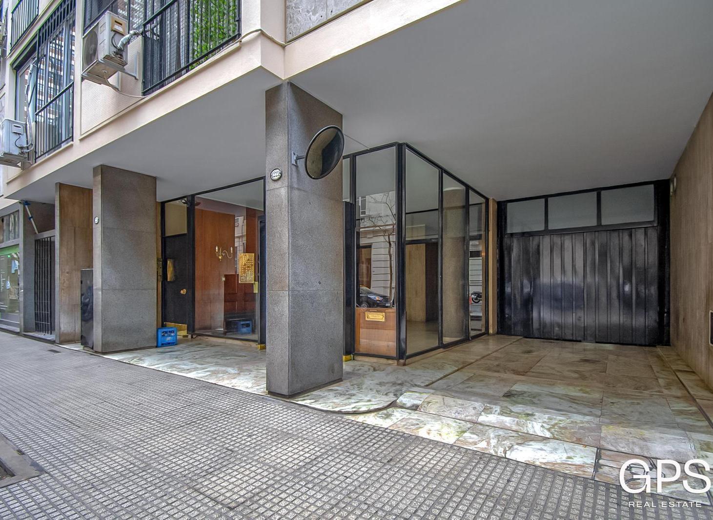 Foto de EXCELENTE UBICACIÓN - piso ALTO a refaccionar con COCHERA FIJA y, imagen 1