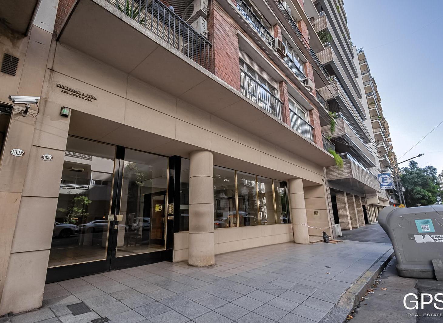 Foto de PISO ALTO con balcón en impecable estado - edificio de Categoria sobre, imagen 4