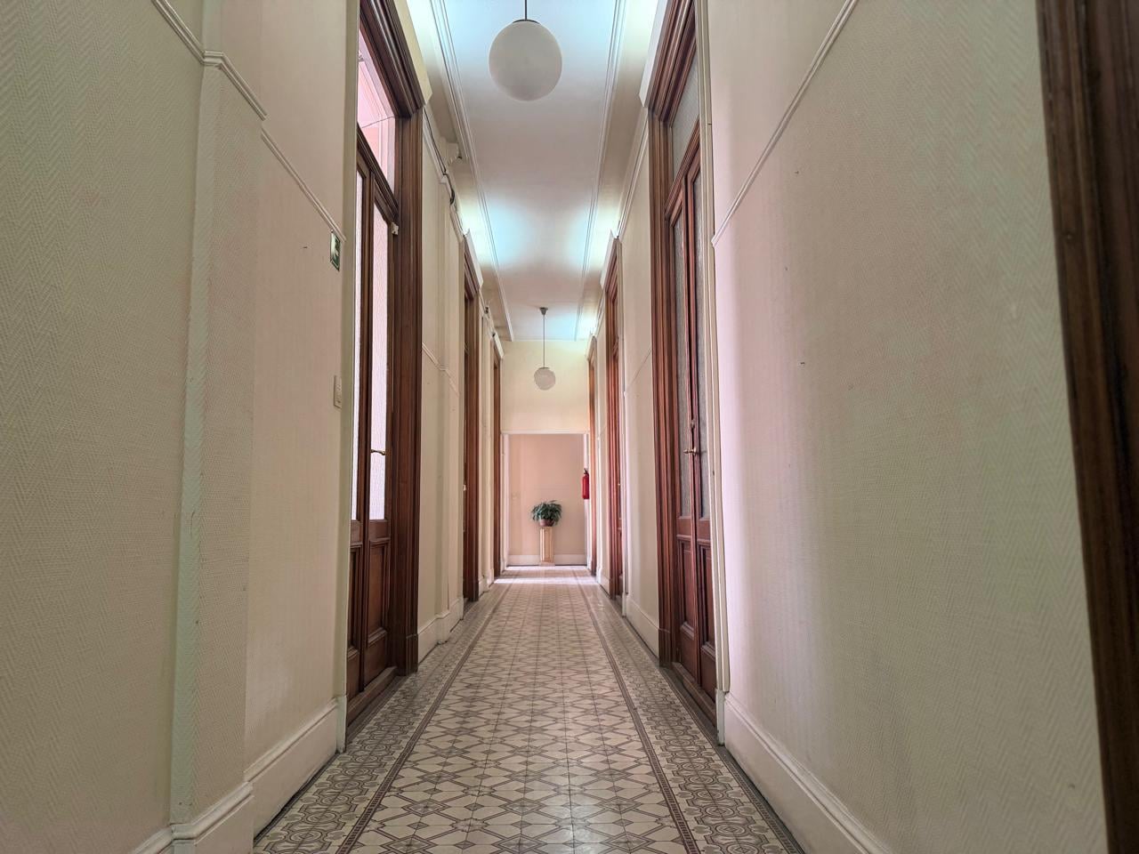Foto de OFICINA EN ALQUILER – EDIFICIO MIHANOVICH | MICROCENTRO, imagen 1