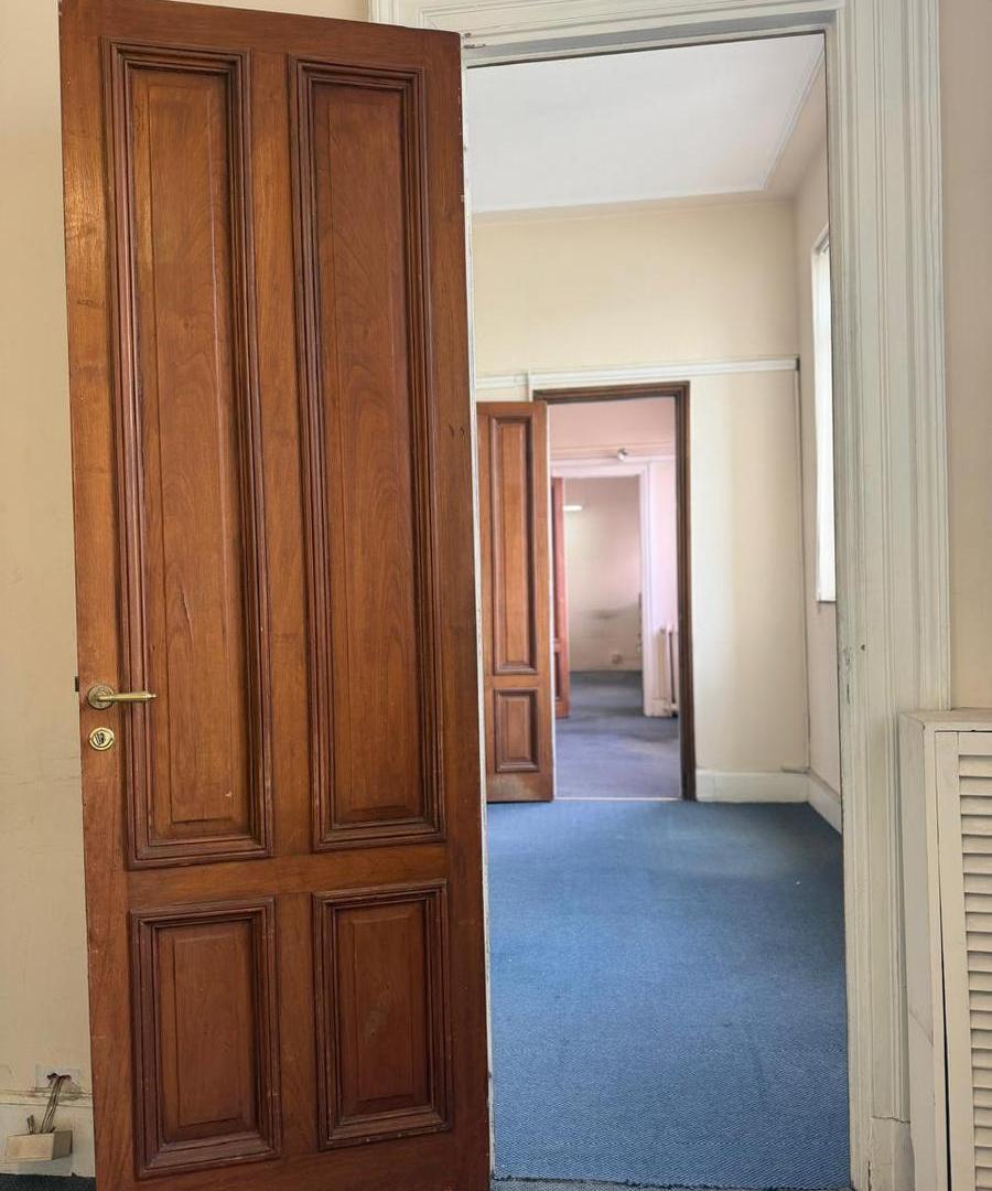Foto de OFICINA EN ALQUILER – EDIFICIO MIHANOVICH | MICROCENTRO, imagen 2