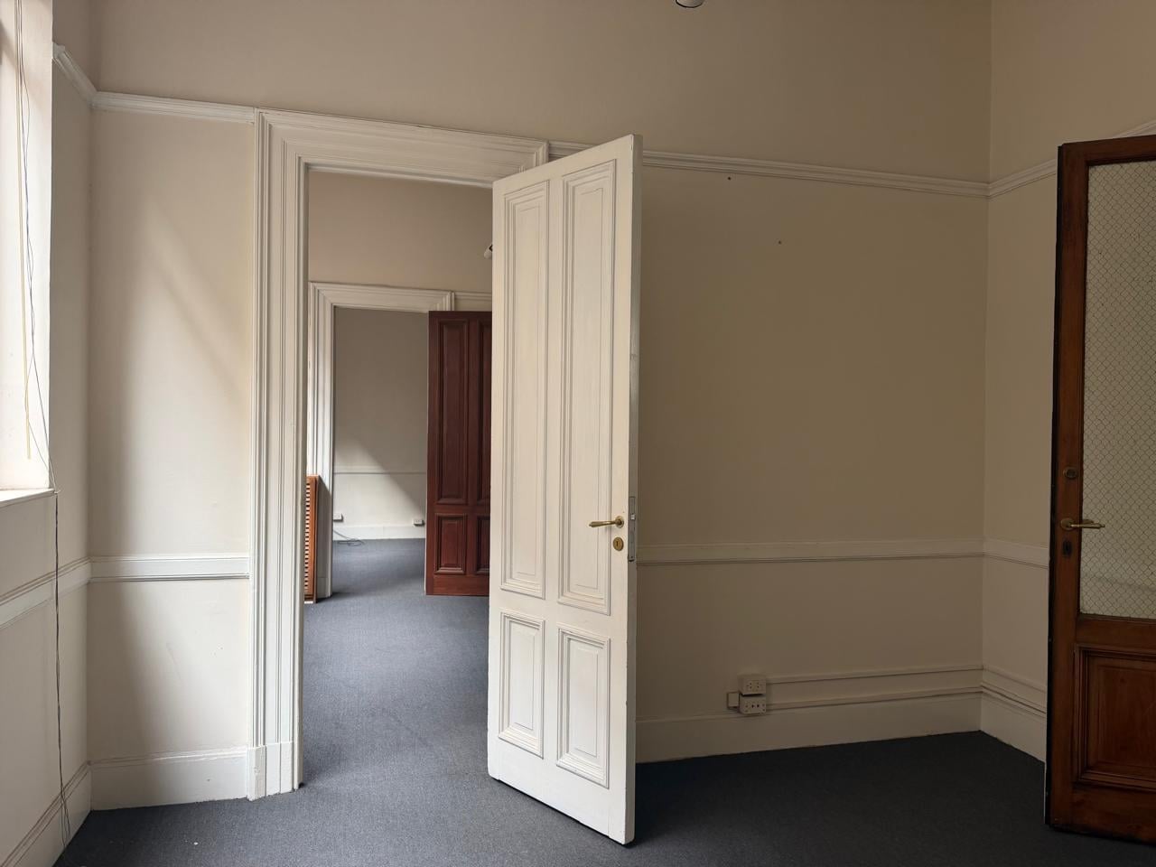Foto de OFICINA EN ALQUILER – EDIFICIO MIHANOVICH | MICROCENTRO, imagen 4