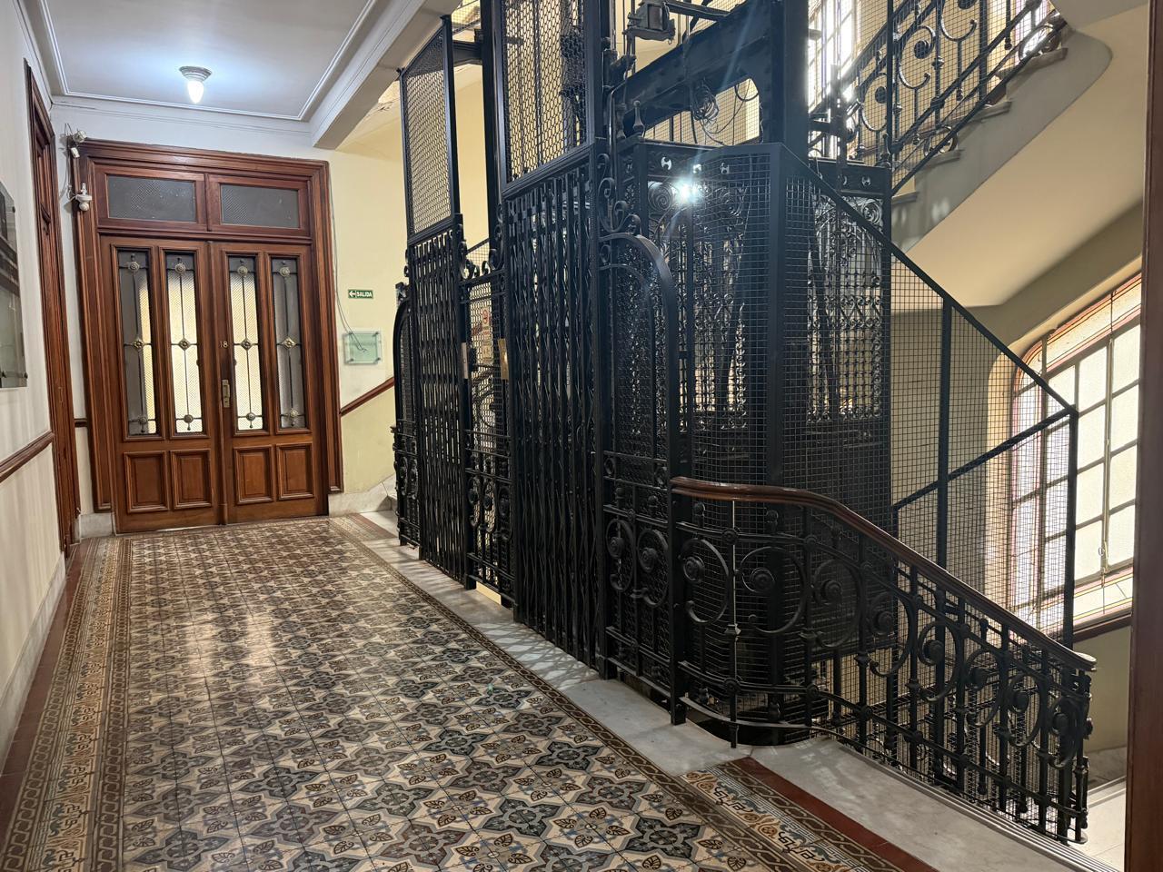 Foto de OFICINA EN ALQUILER – EDIFICIO MIHANOVICH | MICROCENTRO, imagen 3