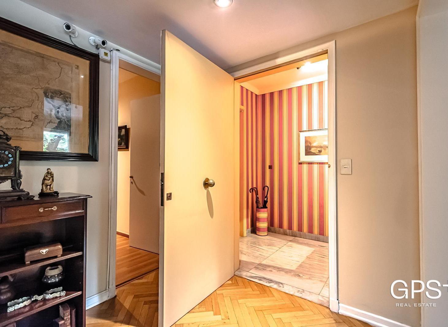 Foto de Piso con VISTA PLAZA ALEMANIA – CATEGORIA - DOS COCHERAS – Seg. 24hs., imagen 1