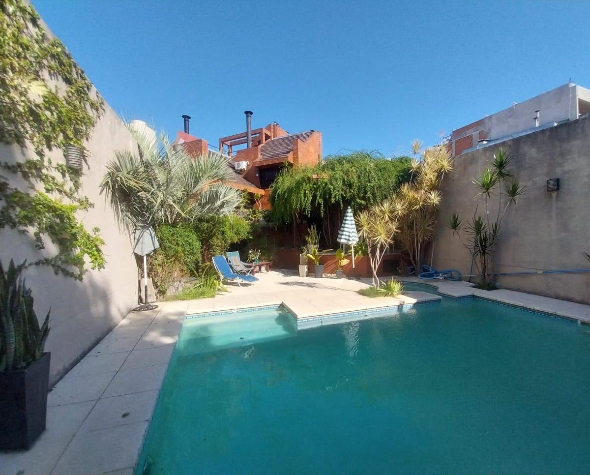 Venta. Saavedra. Jaramillo 3700. Excelente Casa 3 Dorm con Dep. Jardin. Piscina. 5