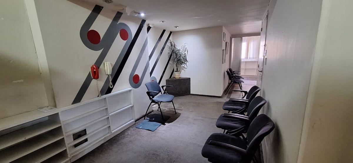 Recoleta. Av. Cordoba 1800. Oficinas o consultorios. 6 amb. APTO PROF
