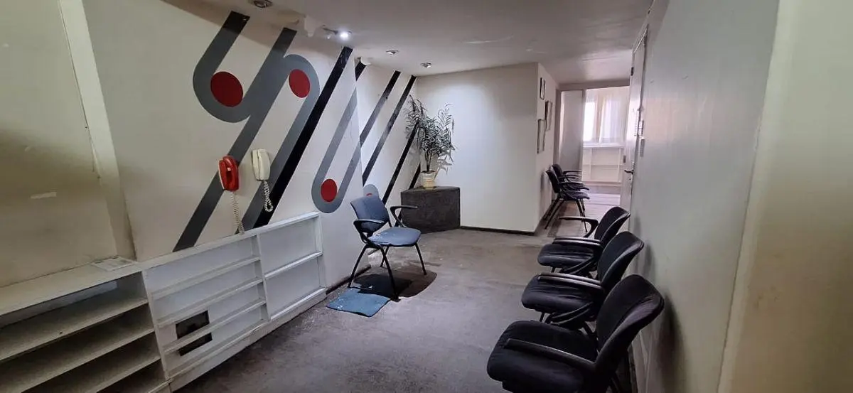 Recoleta. Av. Cordoba 1800. Oficinas o consultorios. 6 amb. APTO PROF 2