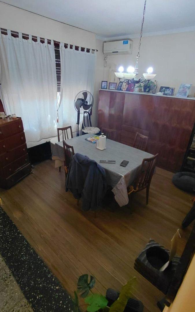 Foto de Venta- Flores Sur. Evaristo Carriego 1183- Casa de 2 plantas .4 dorm, imagen 3