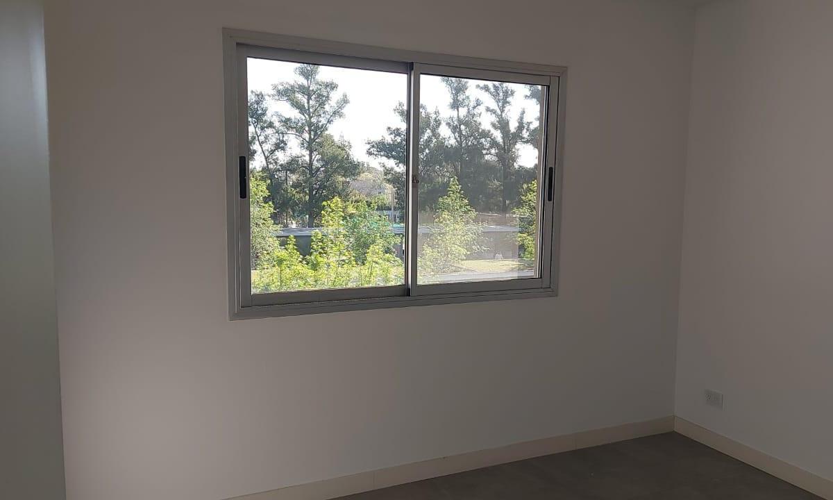 Venta con Renta. Impecable departamento tres ambientes con vista a la piscina