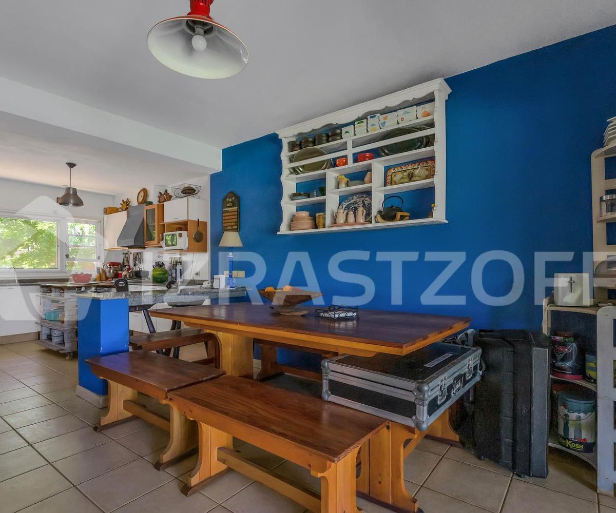 Casa en Venta en Talar del Lago I con 4 Dorm. Más Playroom en 3era Planta de 44 M²! 2