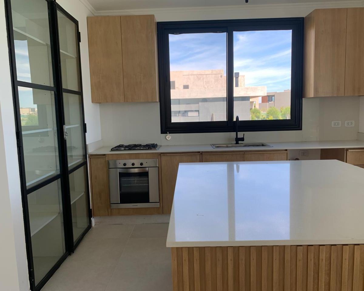 Casa en venta en Santa Ana, Villanueva con 5 dormitorios a la laguna