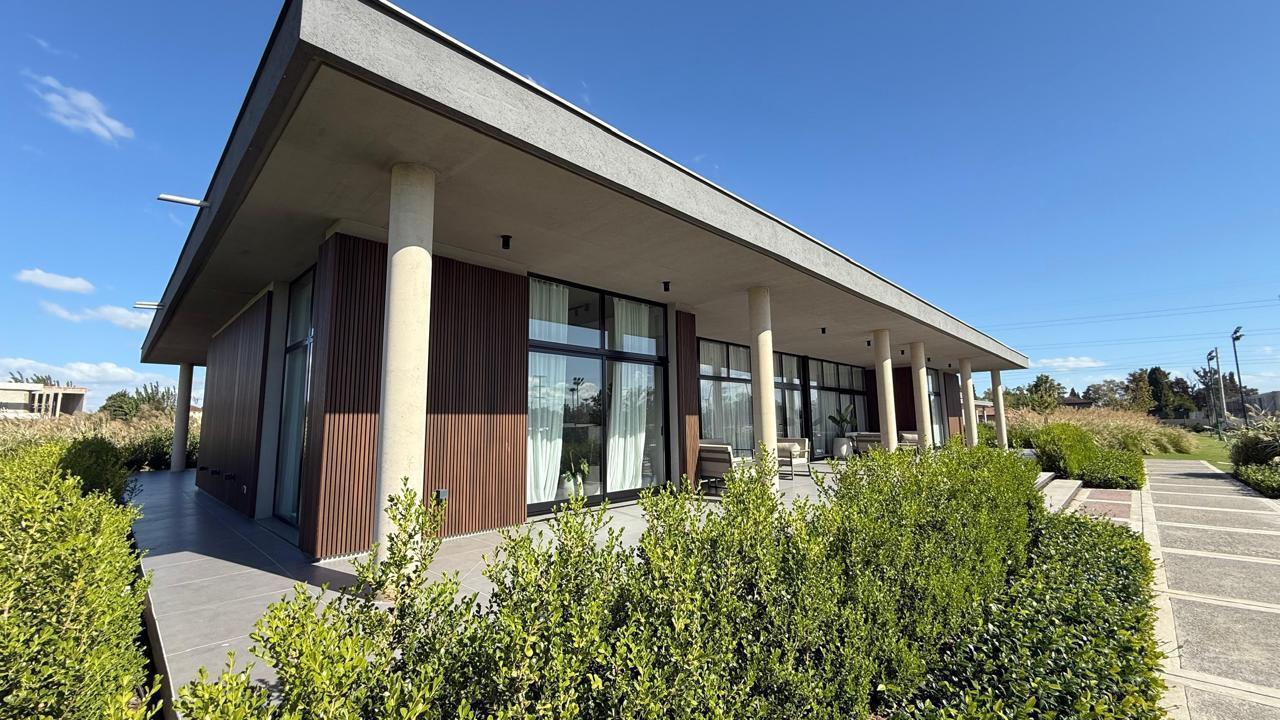 Terreno central en venta en Los Cardos