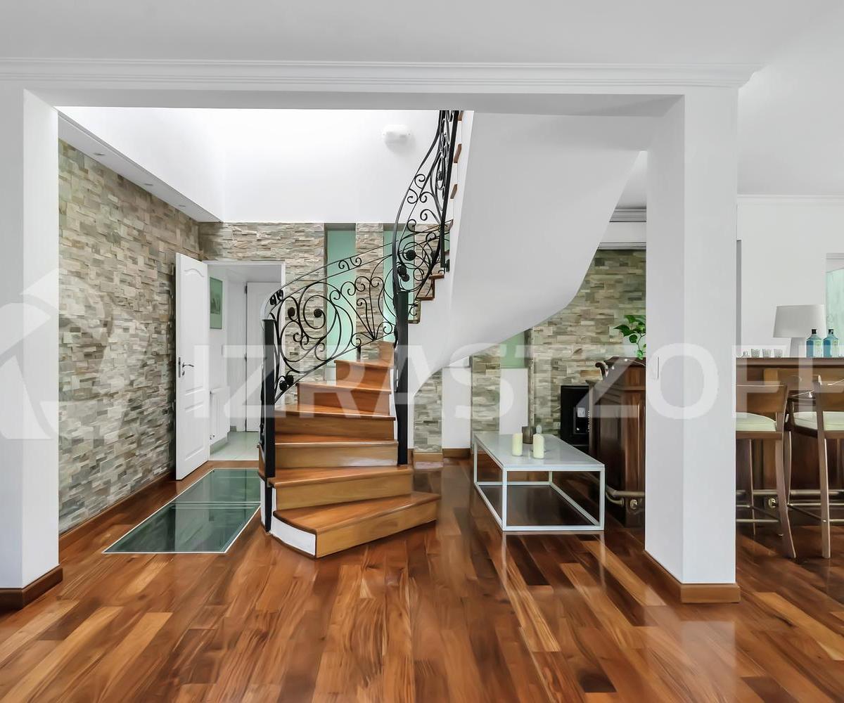 Casa en Venta Amoblada, de Categoría. 1