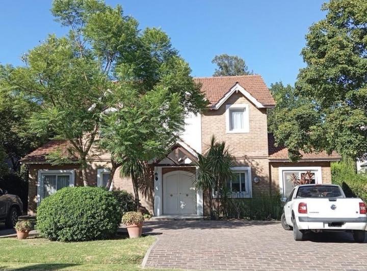 Casa en venta en lote central - OPORTUNIDAD