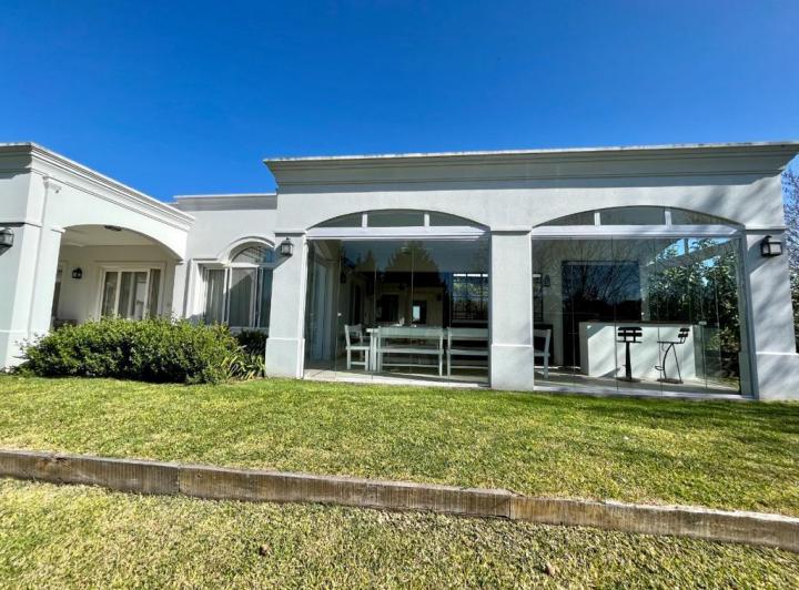 Casa en Estancia de Pilar en alquiler temporario, 6 dormitorios 4