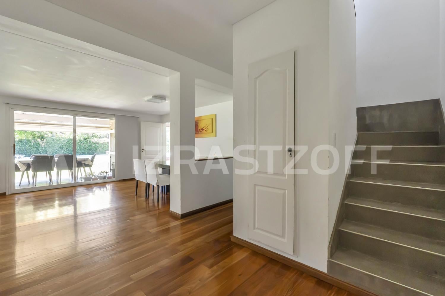 Casa en venta en lote central en La Legua