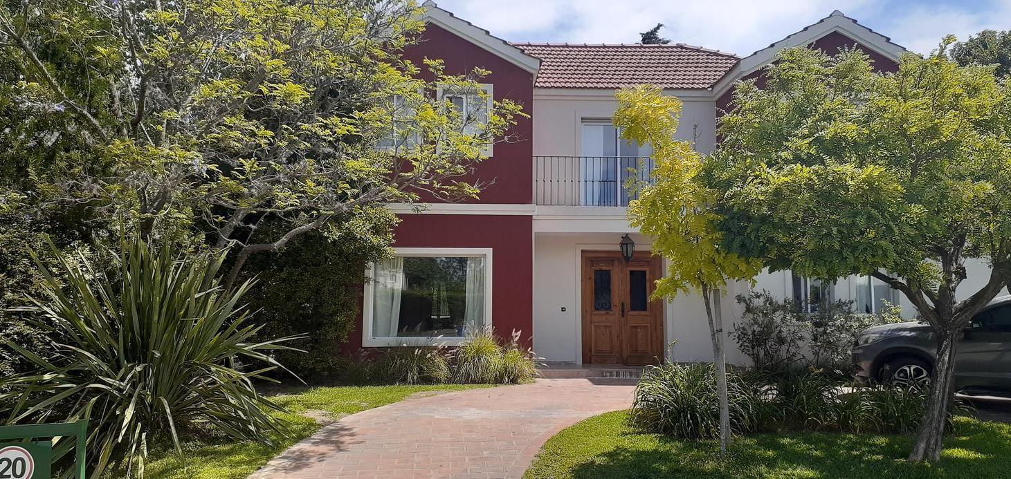 Casa en venta, barrio Maschwitz Privado 4 cuartos, 3 baños.