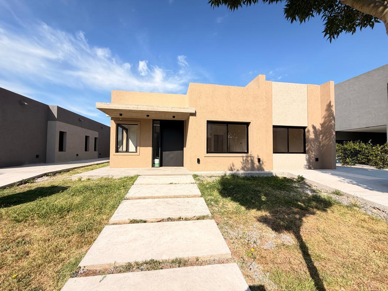 Casa a la venta en una planta sobre lote central en Santo Tomas