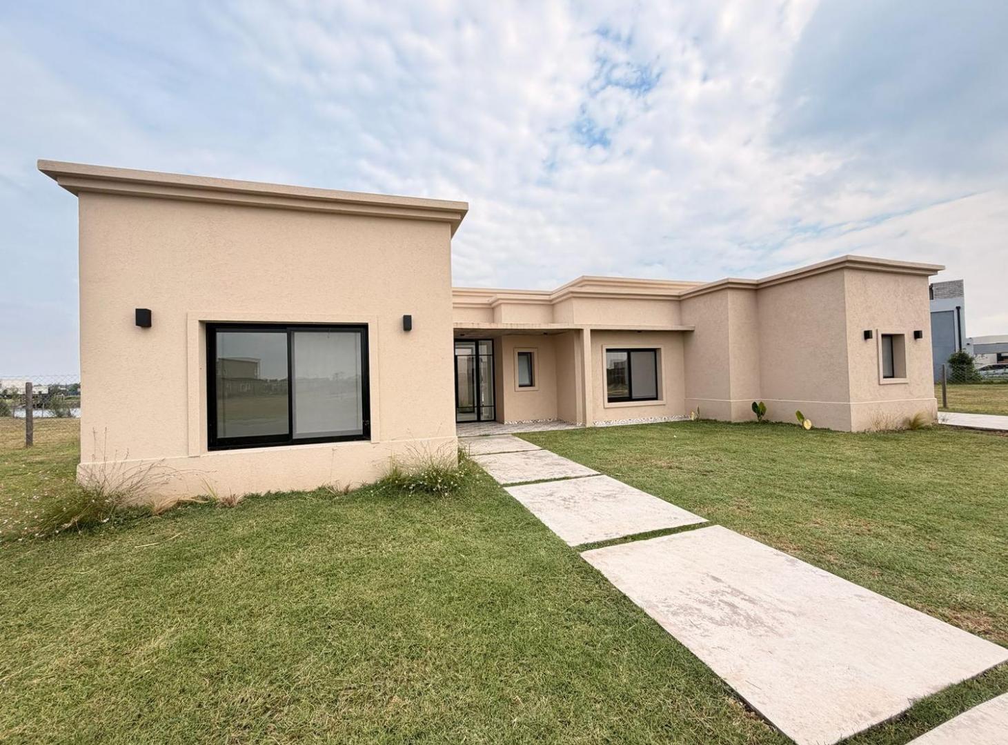 Casa en venta sobre laguna en San Sebastián