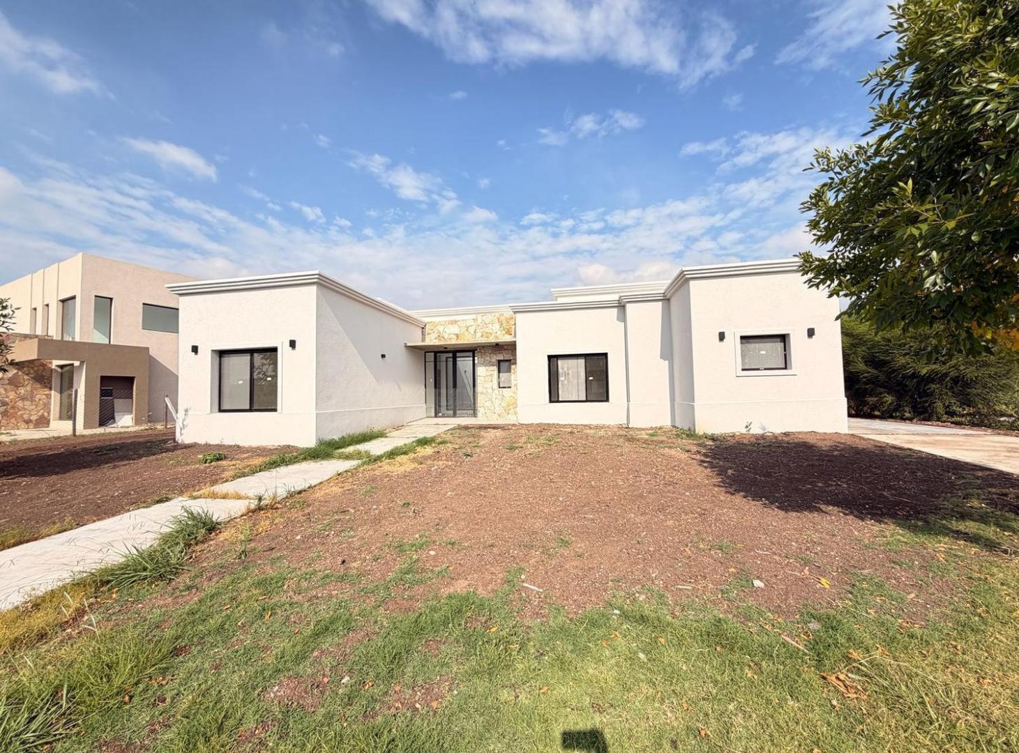 Casa en venta sobre laguna en San Sebastián