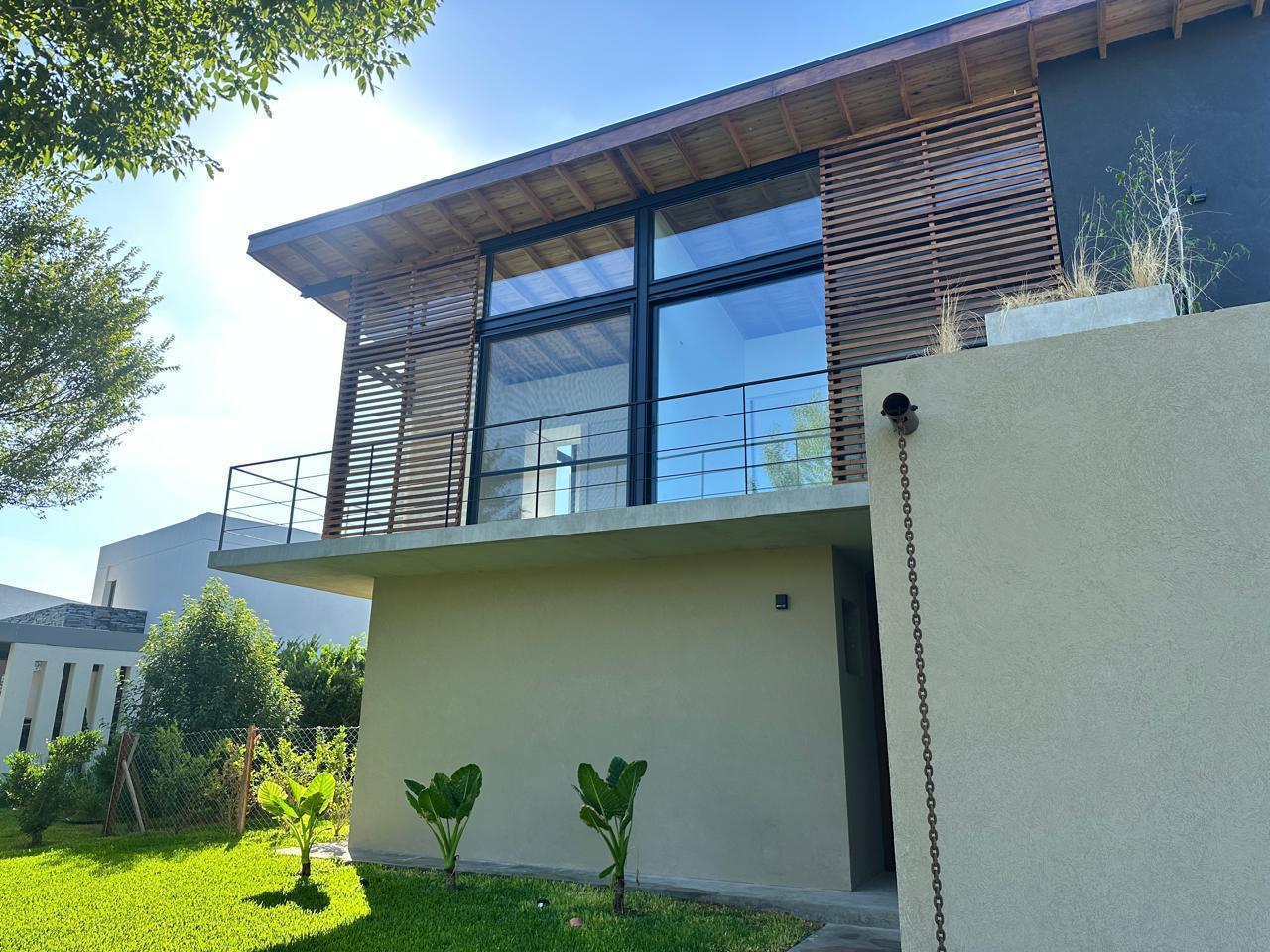 Casa en venta 5 ambientes, Ayres Plaza, Pilar