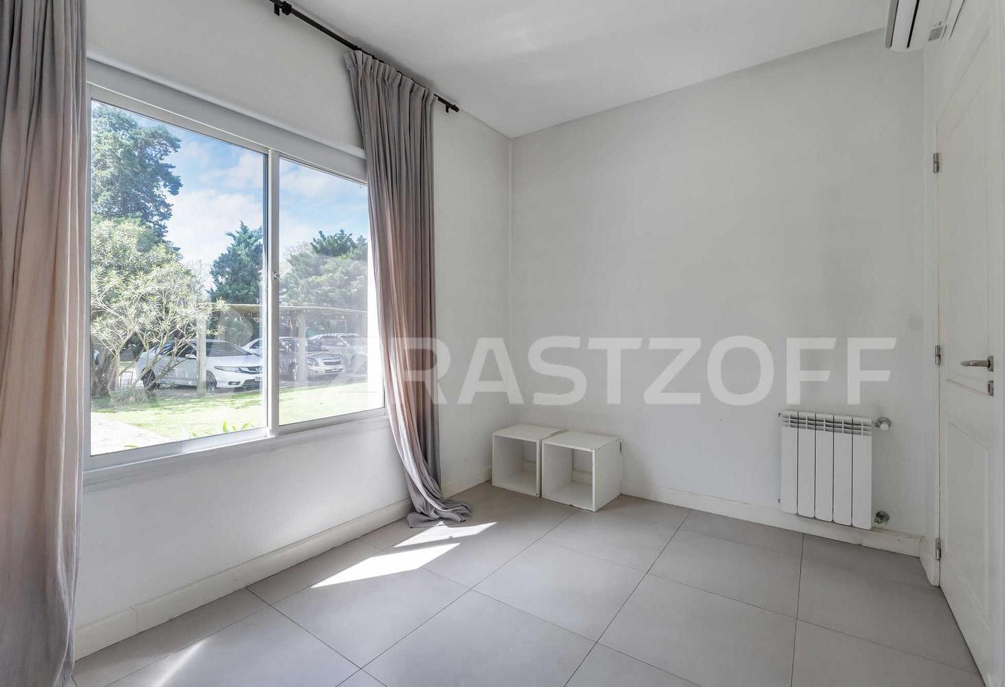 Foto de Duplex en Farm Club vista al lago, 3 dormitorios, playroom y escritorio en ALQUILER ANUAL C/MUEBLES, imagen 2