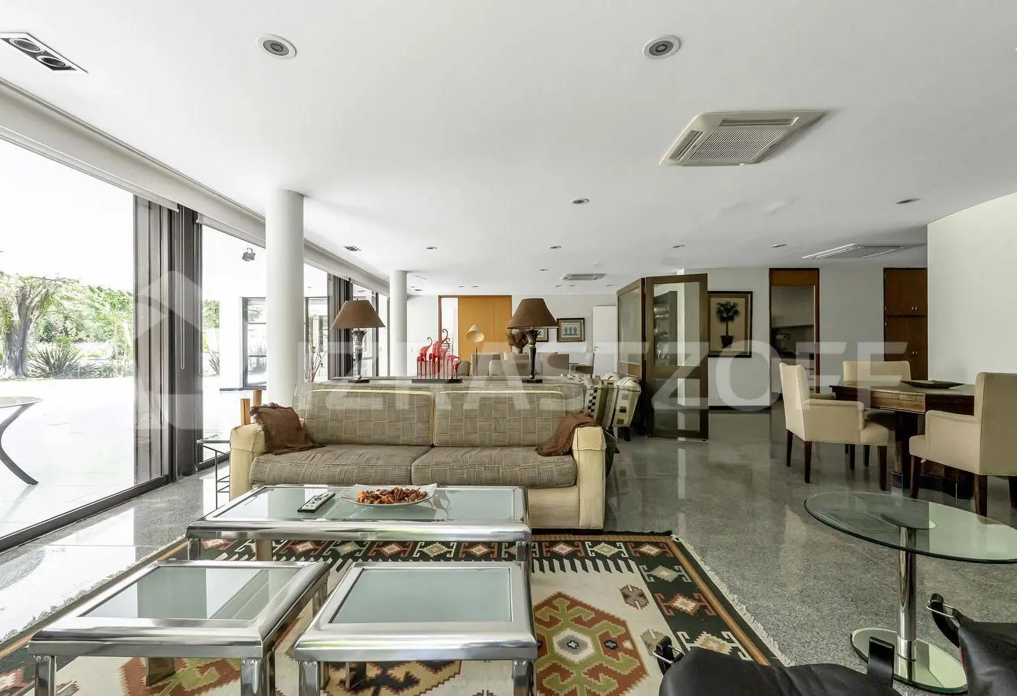 Casa en Armenia Country Club diseñada por Mario Roberto Alvarez 1