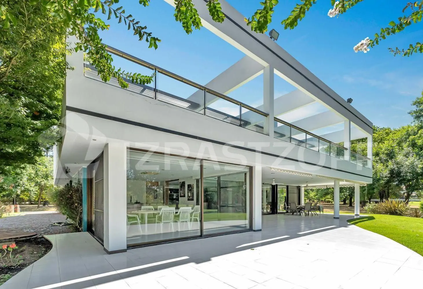 Casa en Armenia Country Club diseñada por Mario Roberto Alvarez 4