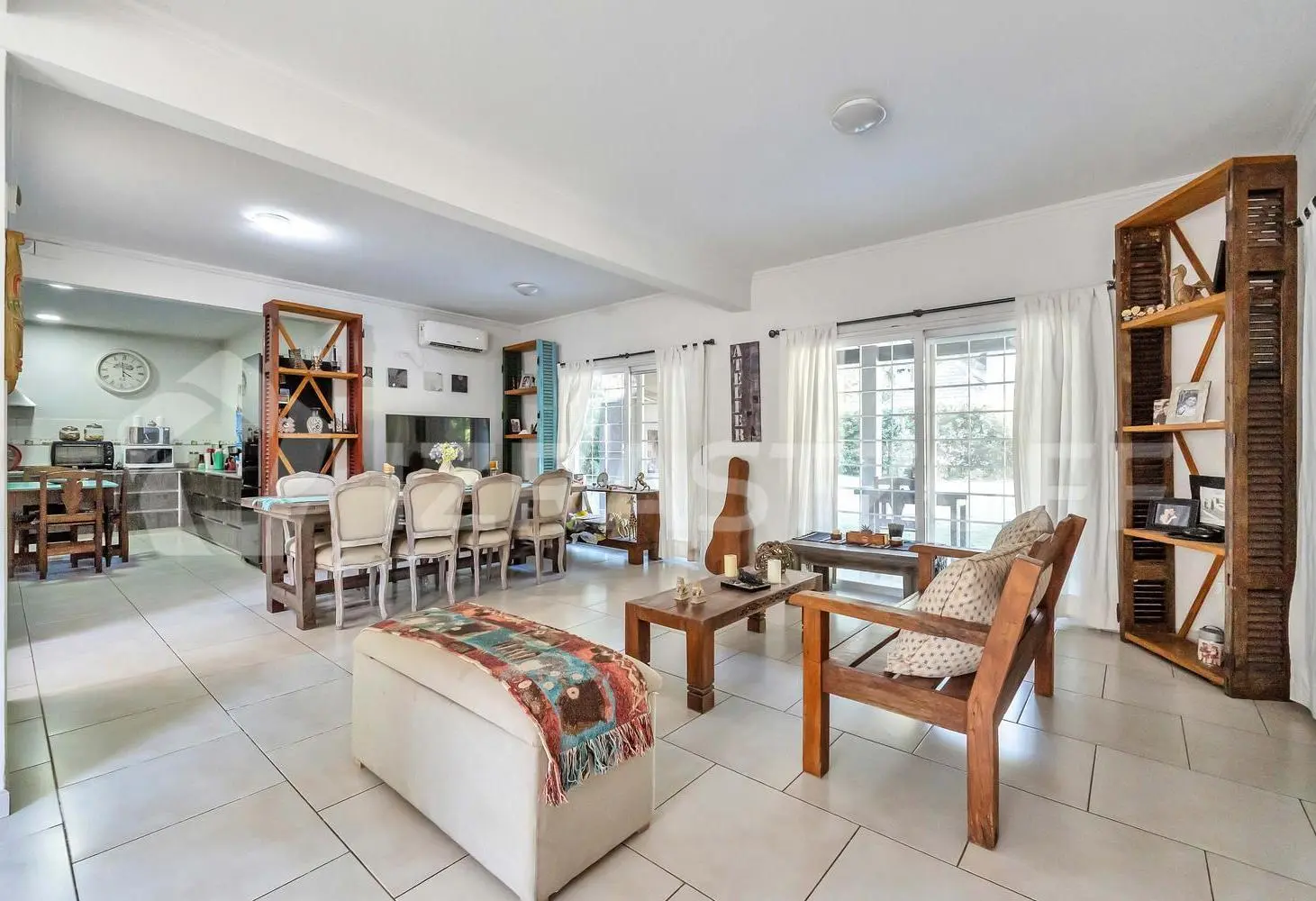 Casa en venta de cuatro dormitorios en La Delfina sobre gran lote 1