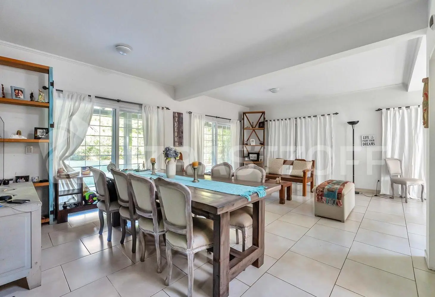 Casa en venta de cuatro dormitorios en La Delfina sobre gran lote 4