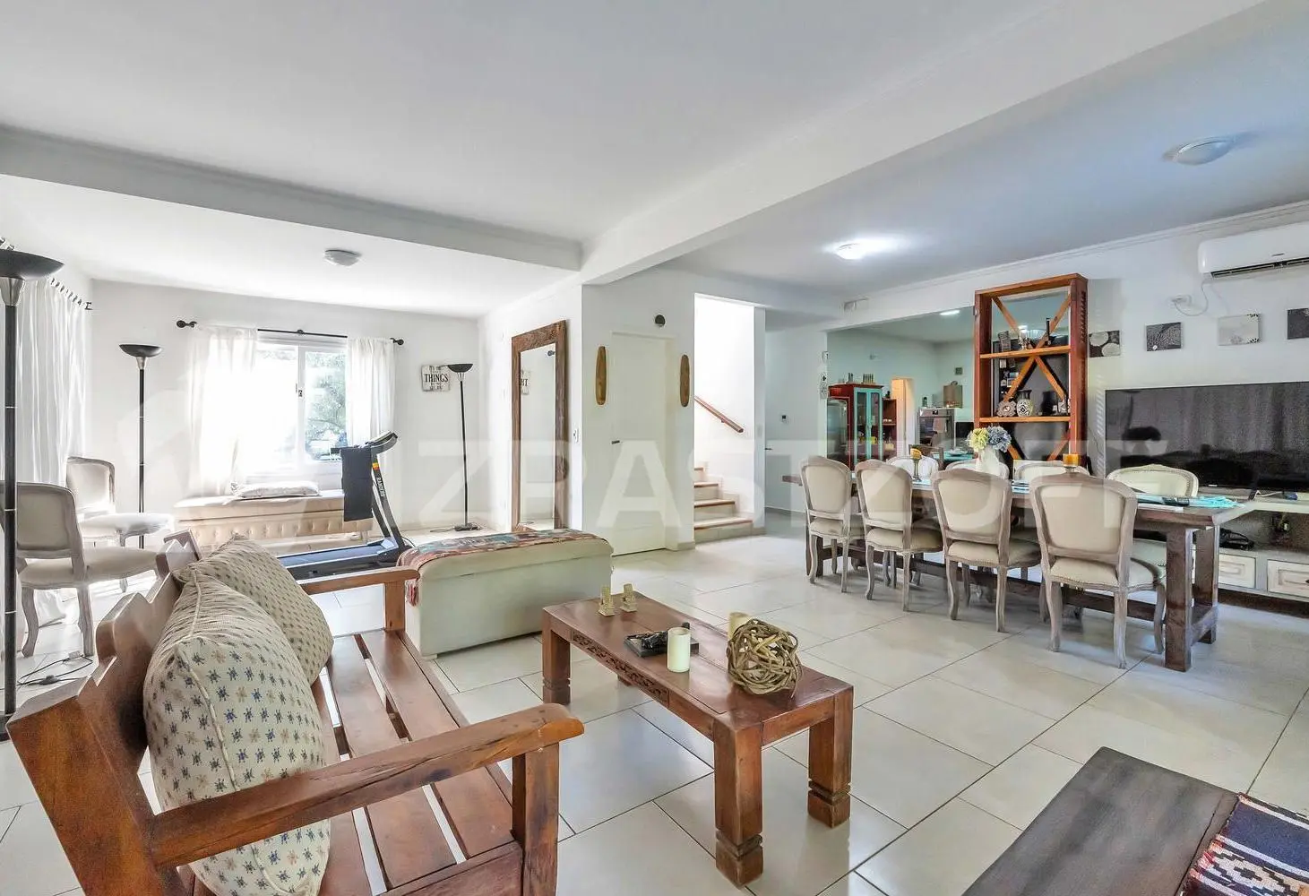 Casa en venta de cuatro dormitorios en La Delfina sobre gran lote 3