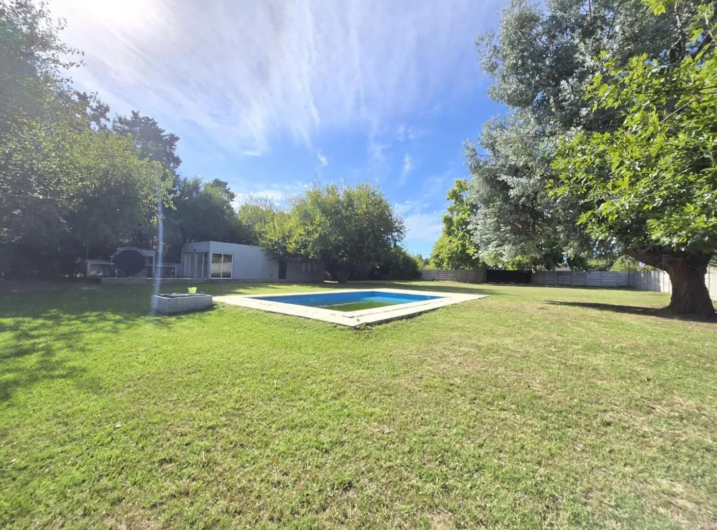 Terreno en venta con departamento de 2amb y pileta 4