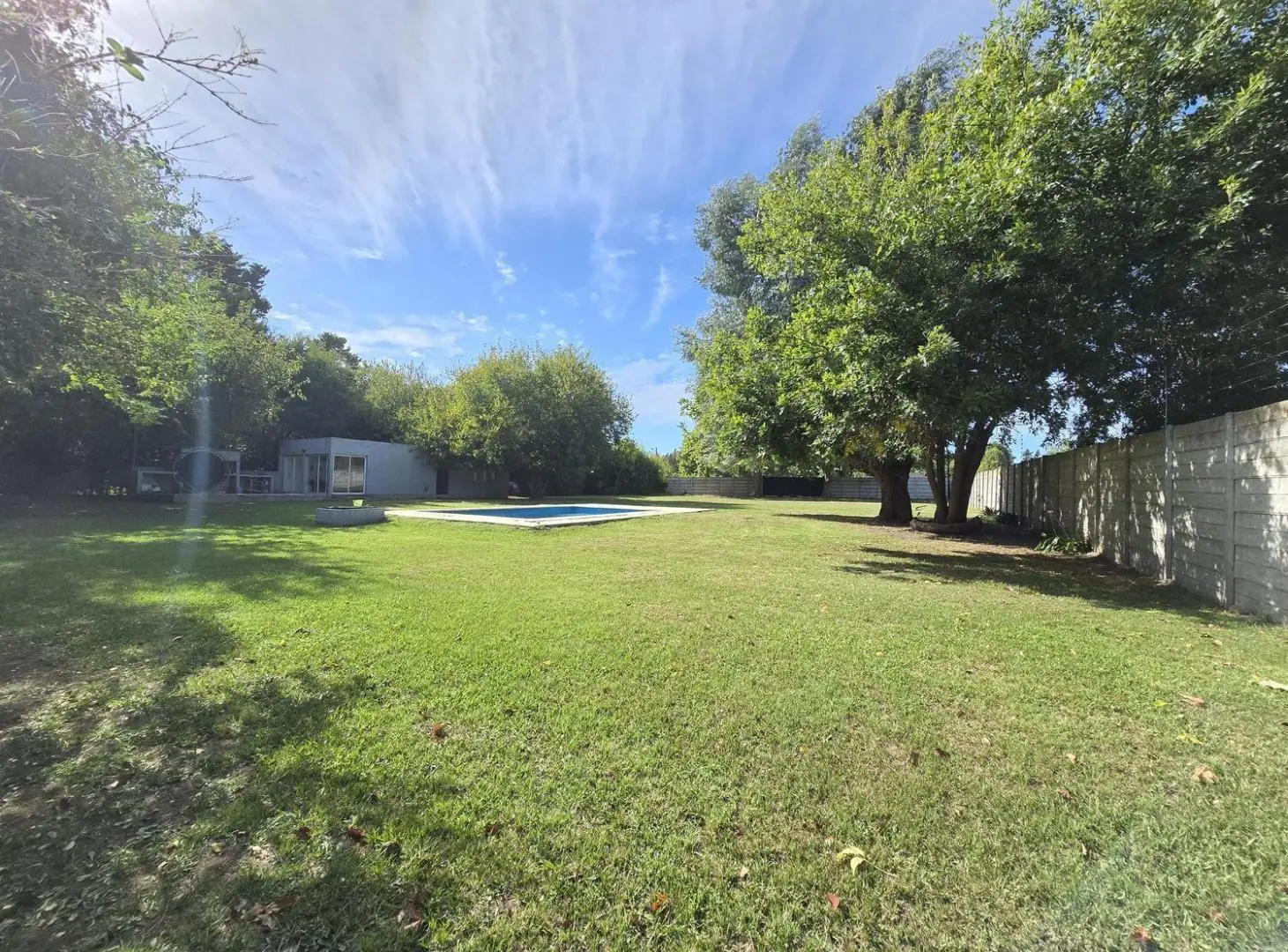 Terreno en venta con departamento de 2amb y pileta 5