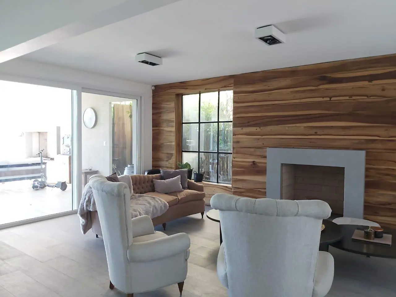 Casa en venta y alquiler anual 5 suites en Santa Bárbara, a la laguna central, orientación Norte 4