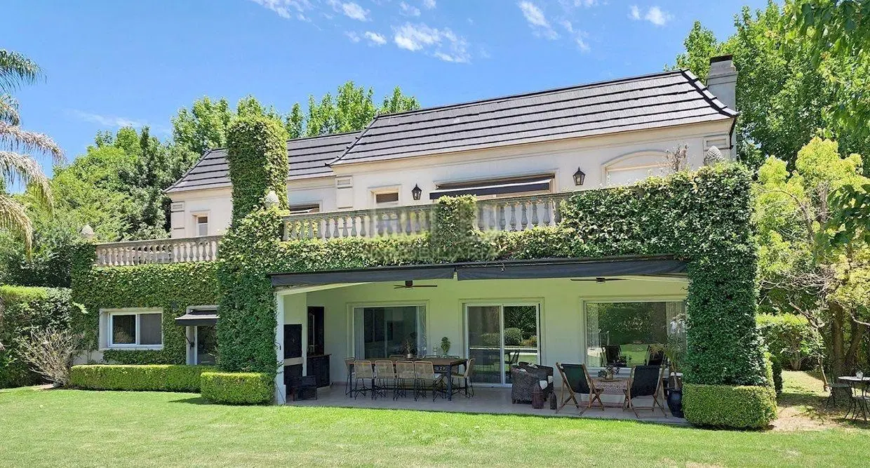 Casa en ALQUILER SIN MUEBLES en Ayres de Pilar 2