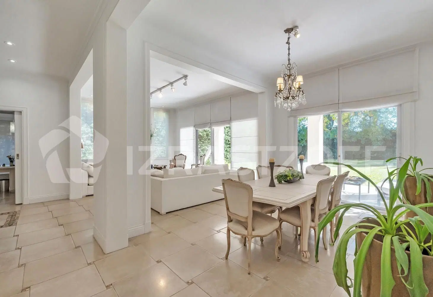 Casa en venta en La Pradera de tres plantas y gran jardín con piscina 3