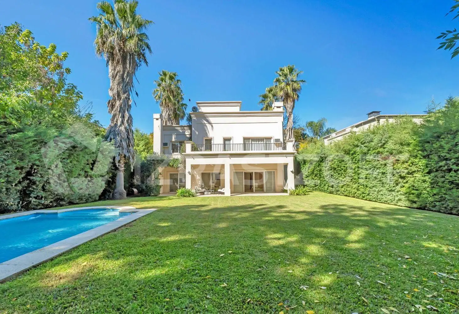 Casa en venta en La Pradera de tres plantas y gran jardín con piscina 2