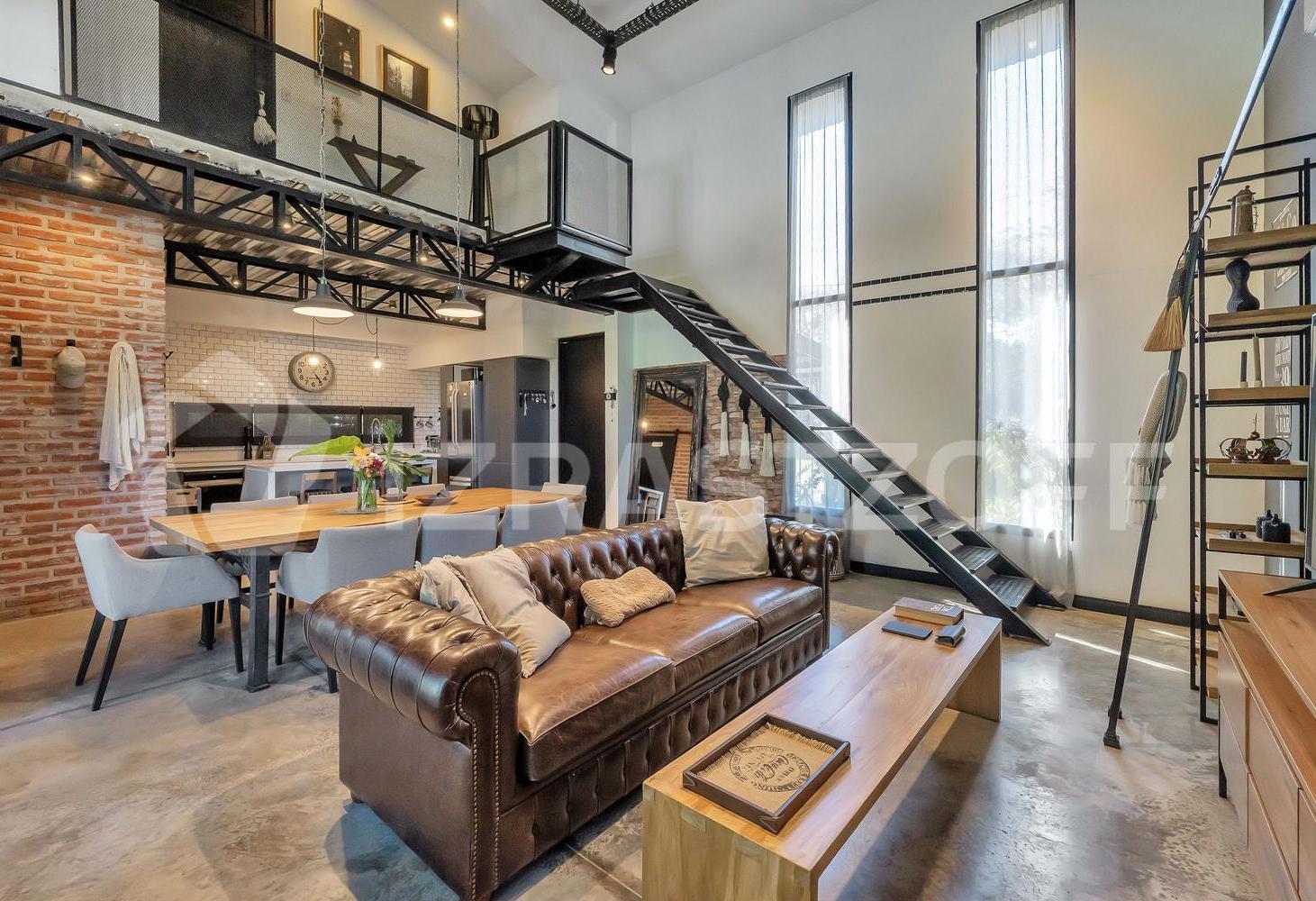 Casa de diseño en Altos del Barranco con cuarto en Planta baja