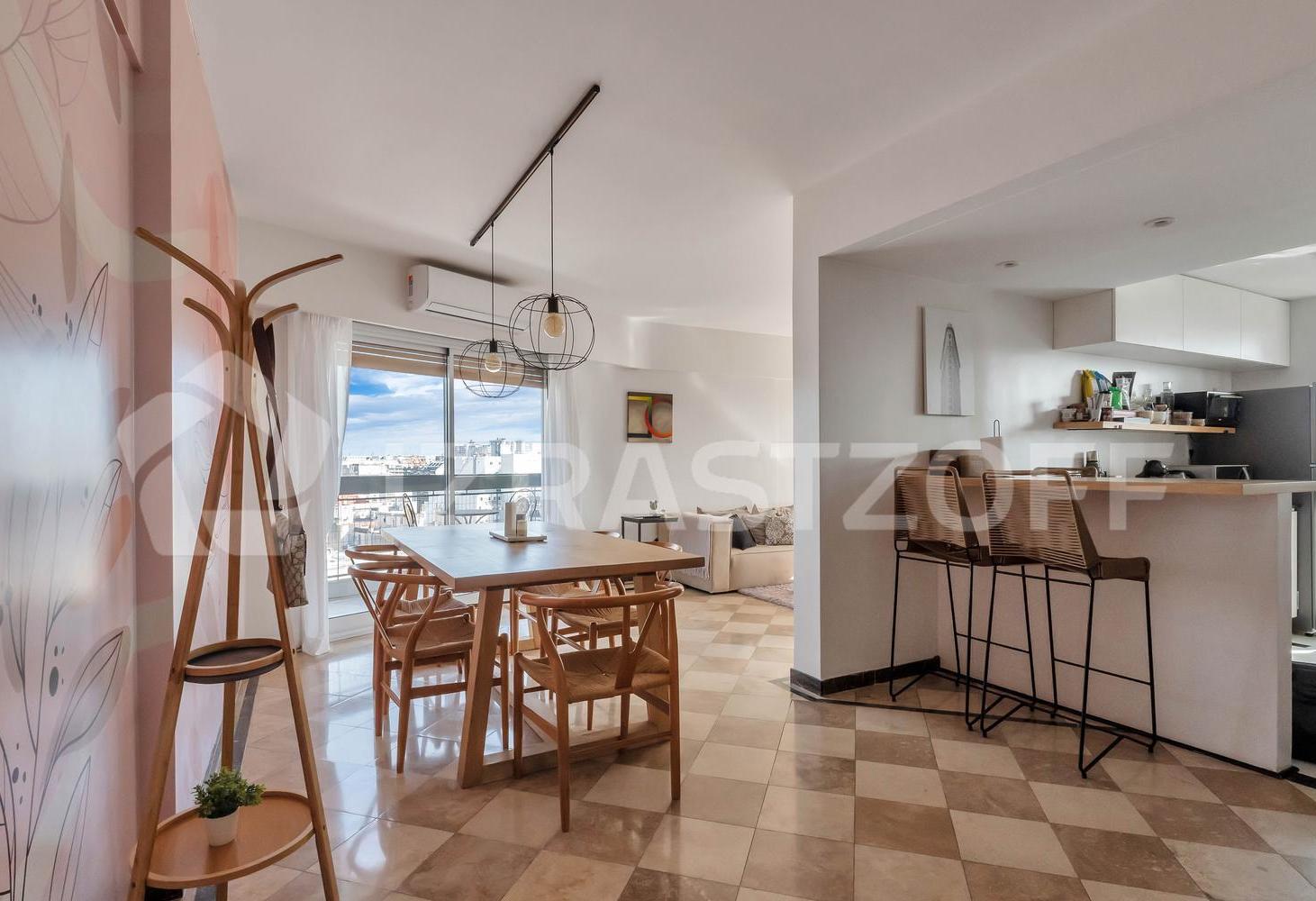 Departamento  en venta en Arroyo al 800, esquina Suipacha. 4 ambientes, cochera, piso muy alto